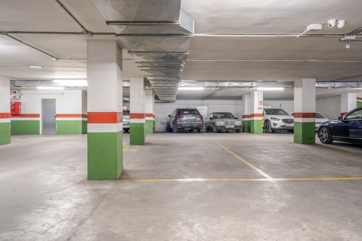 SE VENDEN 2 PLAZAS DE GARAJE. ZONA FORUM. 46.000 EUROS.