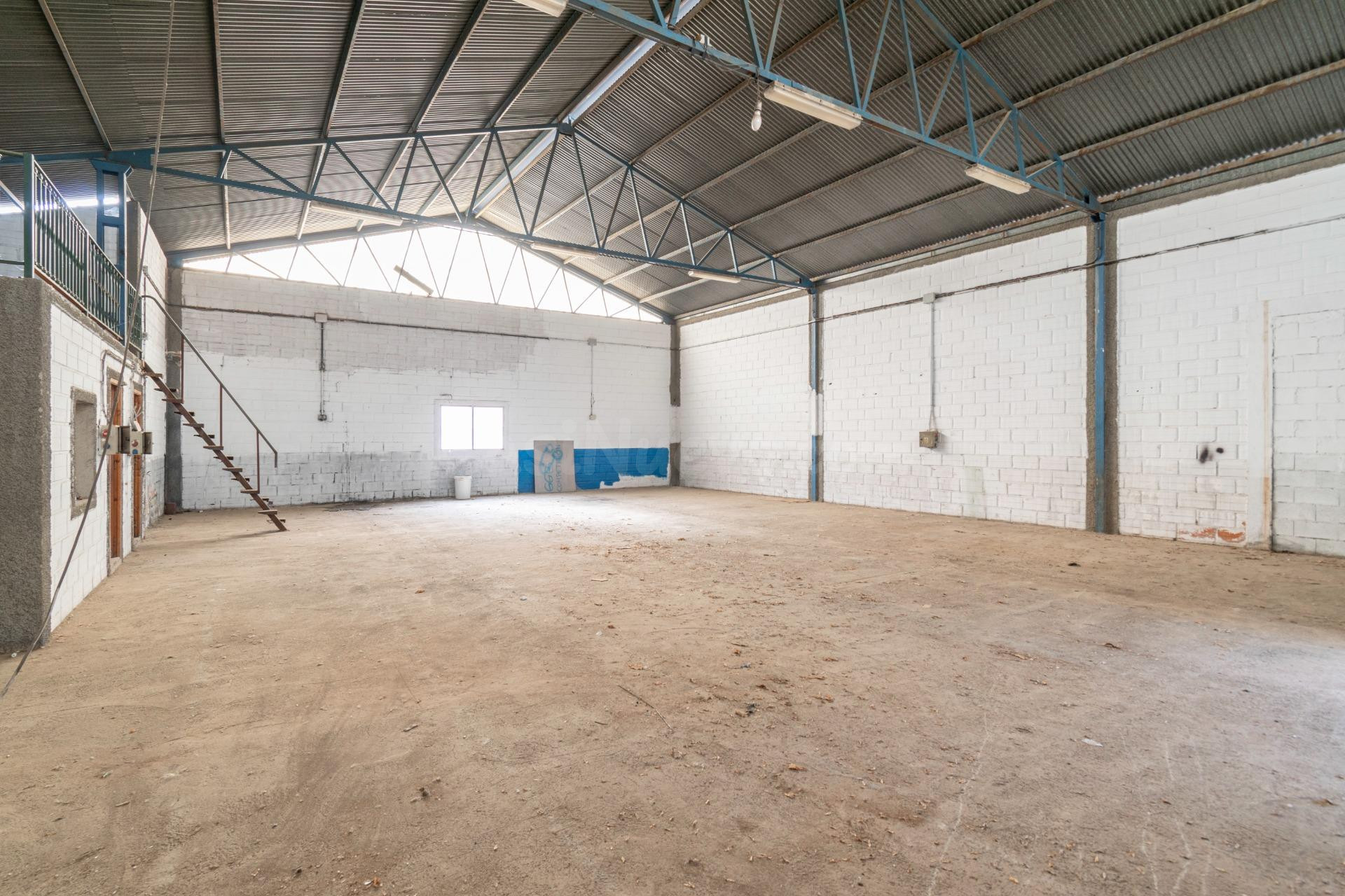 NAVE INDUSTRIAL DE 240M2 EN JUN-GRANADA - foto 3