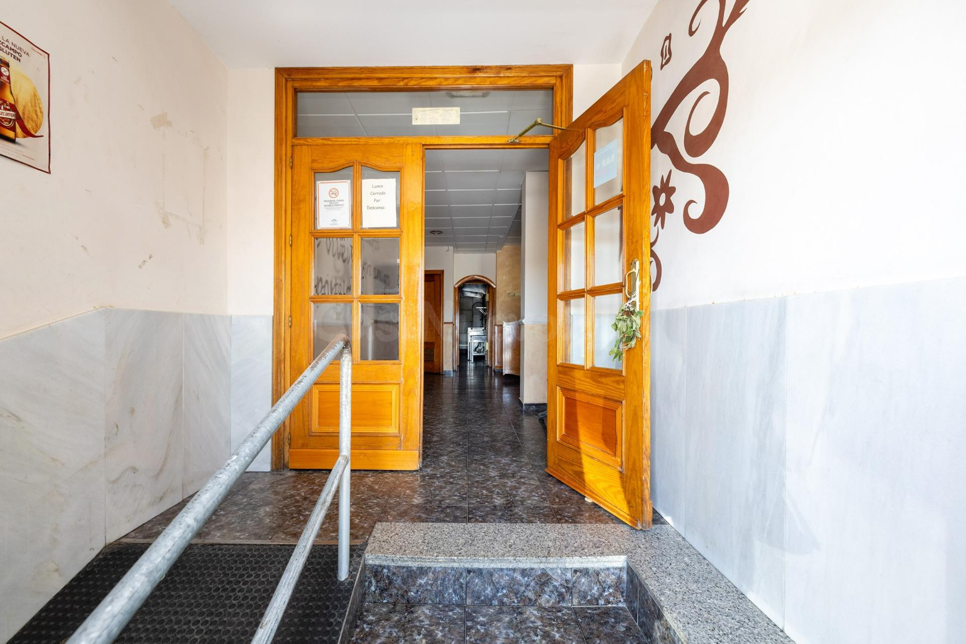 ¡OPORTUNIDAD ÚNICA! Edificio Multifuncional de 900 m2 en Ple - foto 3