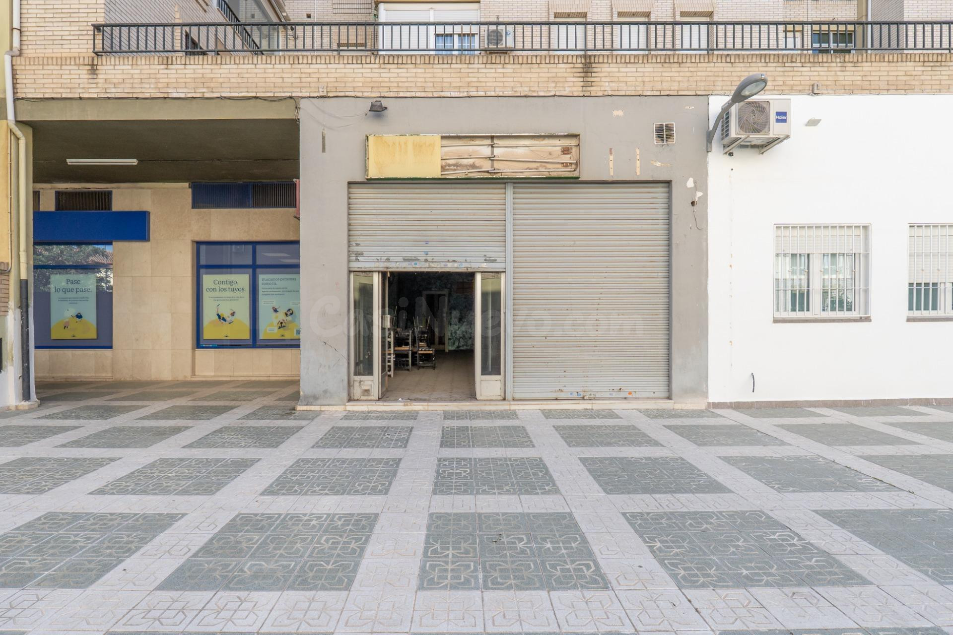 Local comercial amplio y polivalente en zona peatonal – La C - foto 3