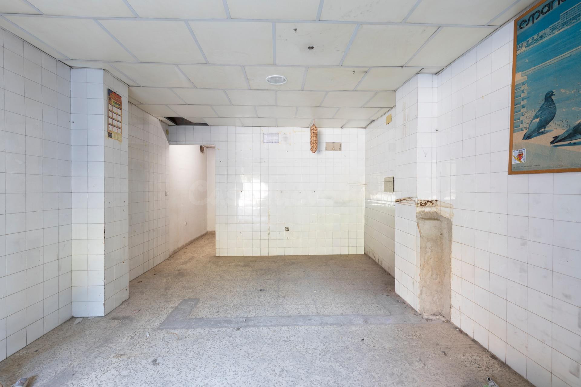 ⭐ LOCAL EN ESQUINA EN GRANADA CAPITAL – CREA TU PROPIO PROYE - foto 2