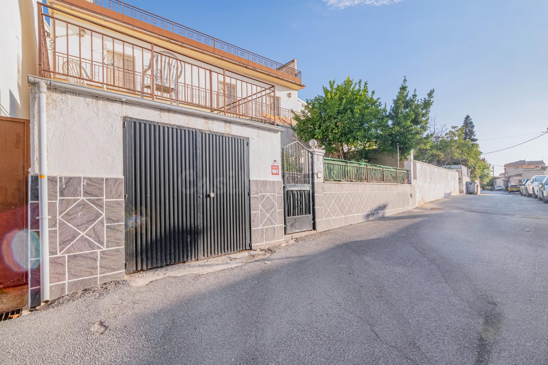 Amplia y Luminosa Casa en el Corazón de Monachil - foto 3
