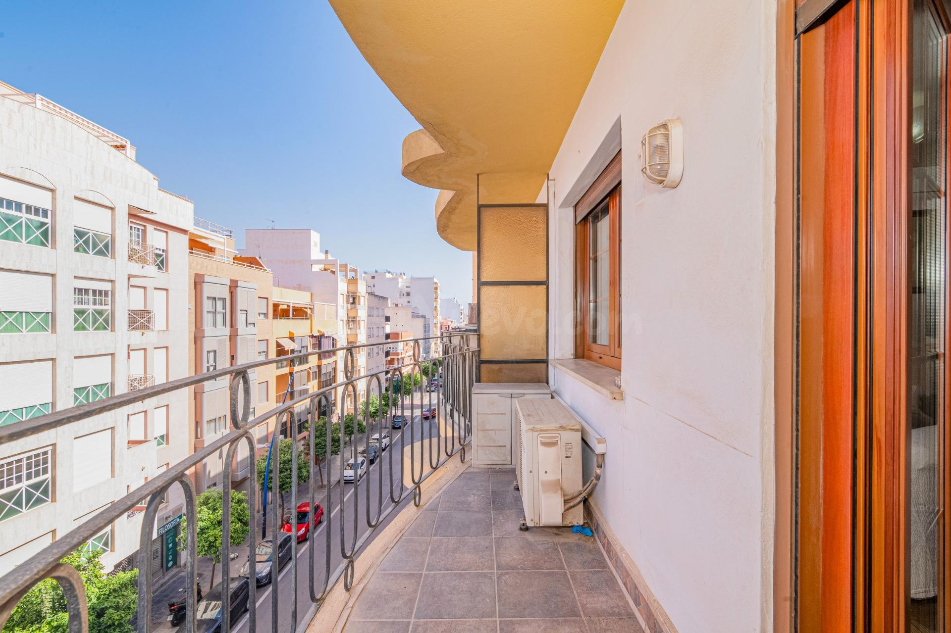 Piso en venta zona en la plaza de Toros, Almería - foto 3