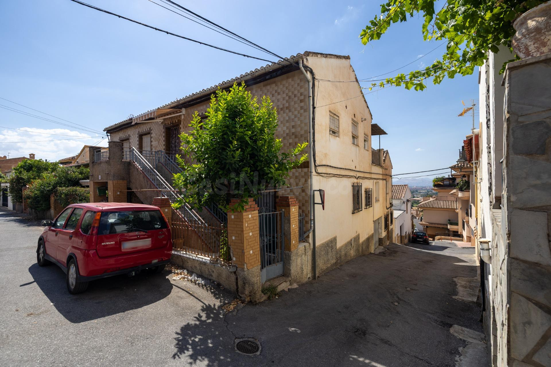 Barrio de Monachil--Casa con 3 viviendas independientes en u - foto 3