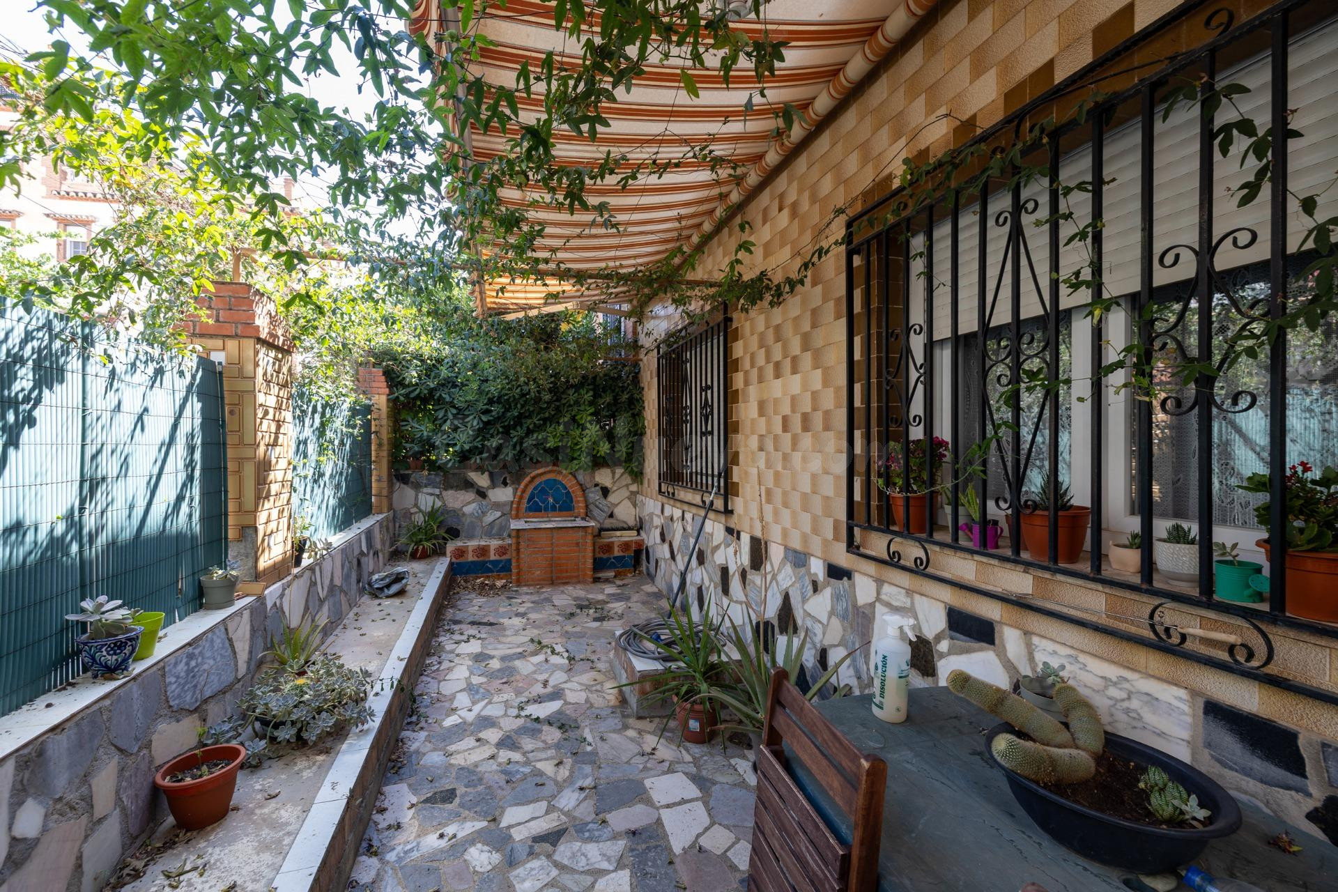Barrio de Monachil--Casa con 3 viviendas independientes en u - foto 5