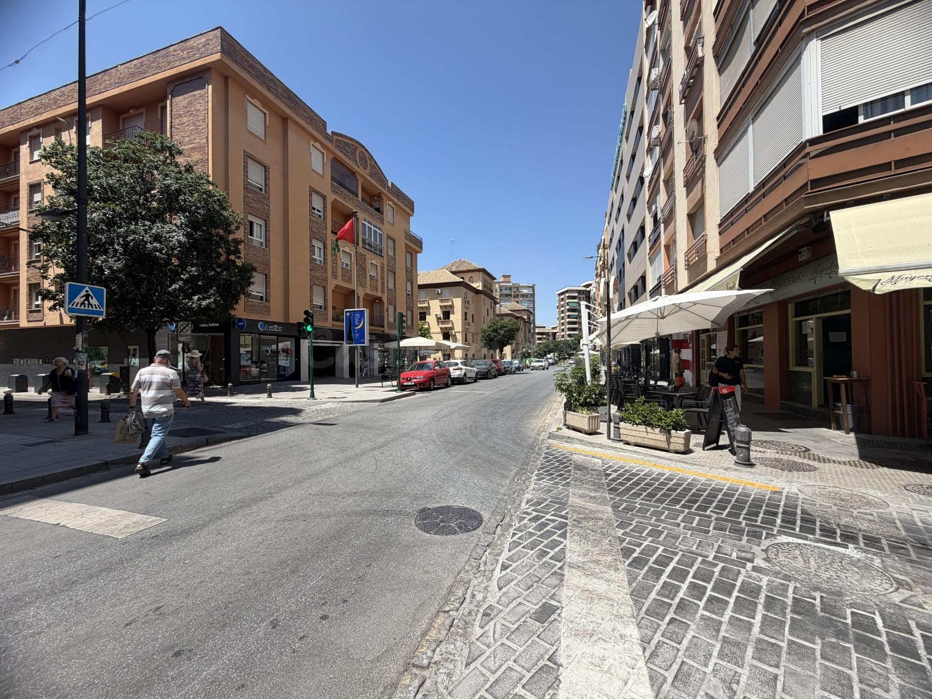 Local en la misma calle Alhamar - foto 4