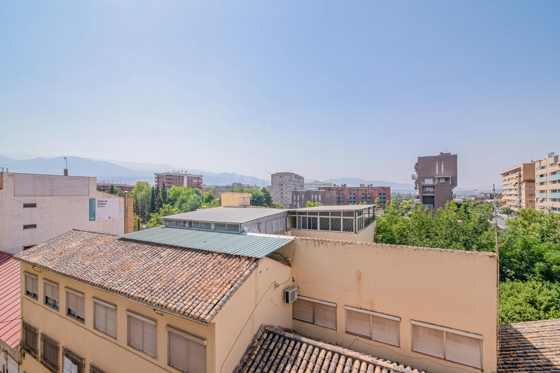 OPORTUNIDAD EN VENTA DE PISO DE 4 DORMITORIOS TOTALMENTE EXTERIORES EN EL ZAIDIN ENFRENTE DEL PTS TOTALMENTE REFORMADO Y EQUIPADO IDEAL PARA INVERSION - foto 2