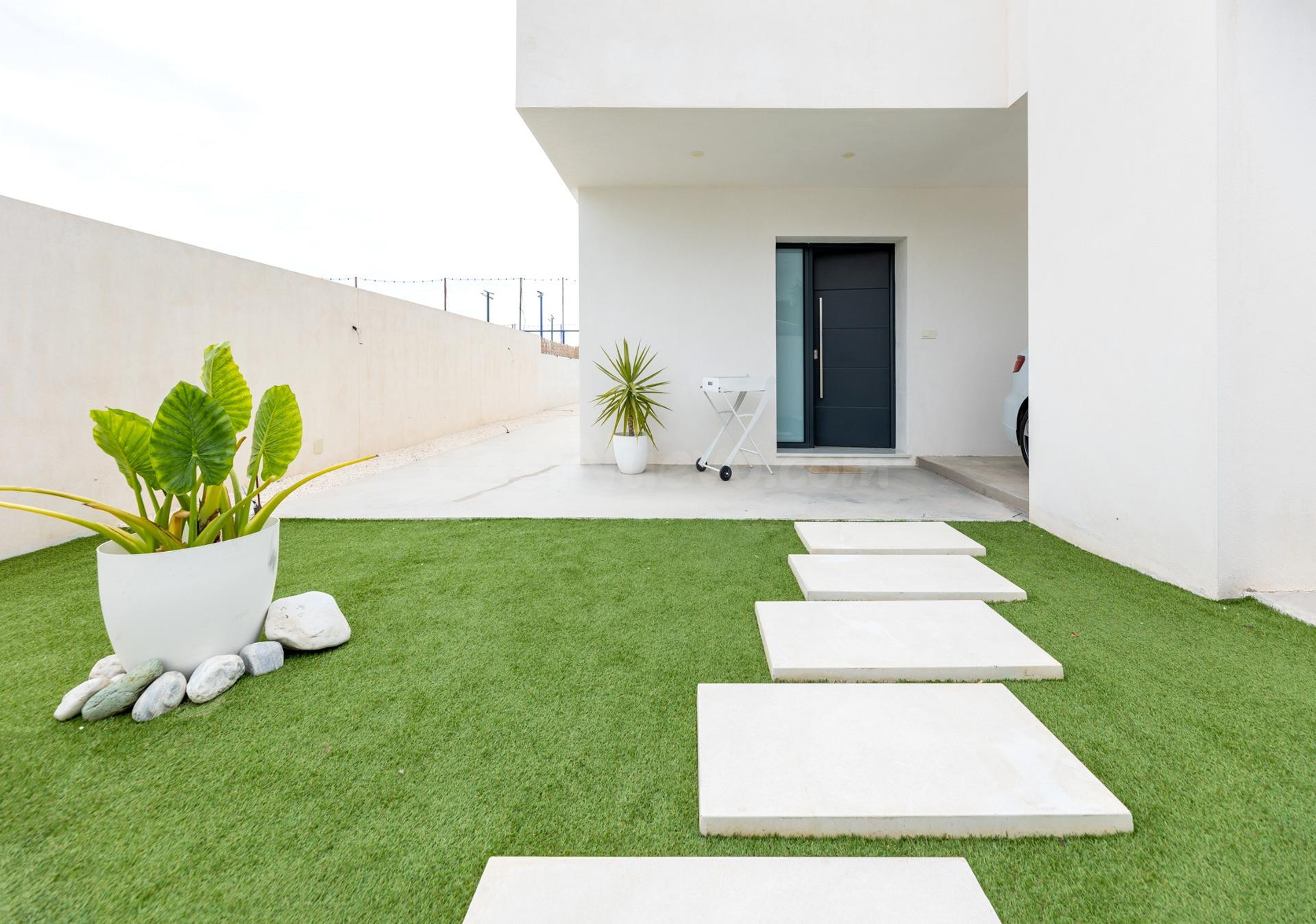 Bonita casa independiente de reestreno en zona residencial de la Zubia - foto 4