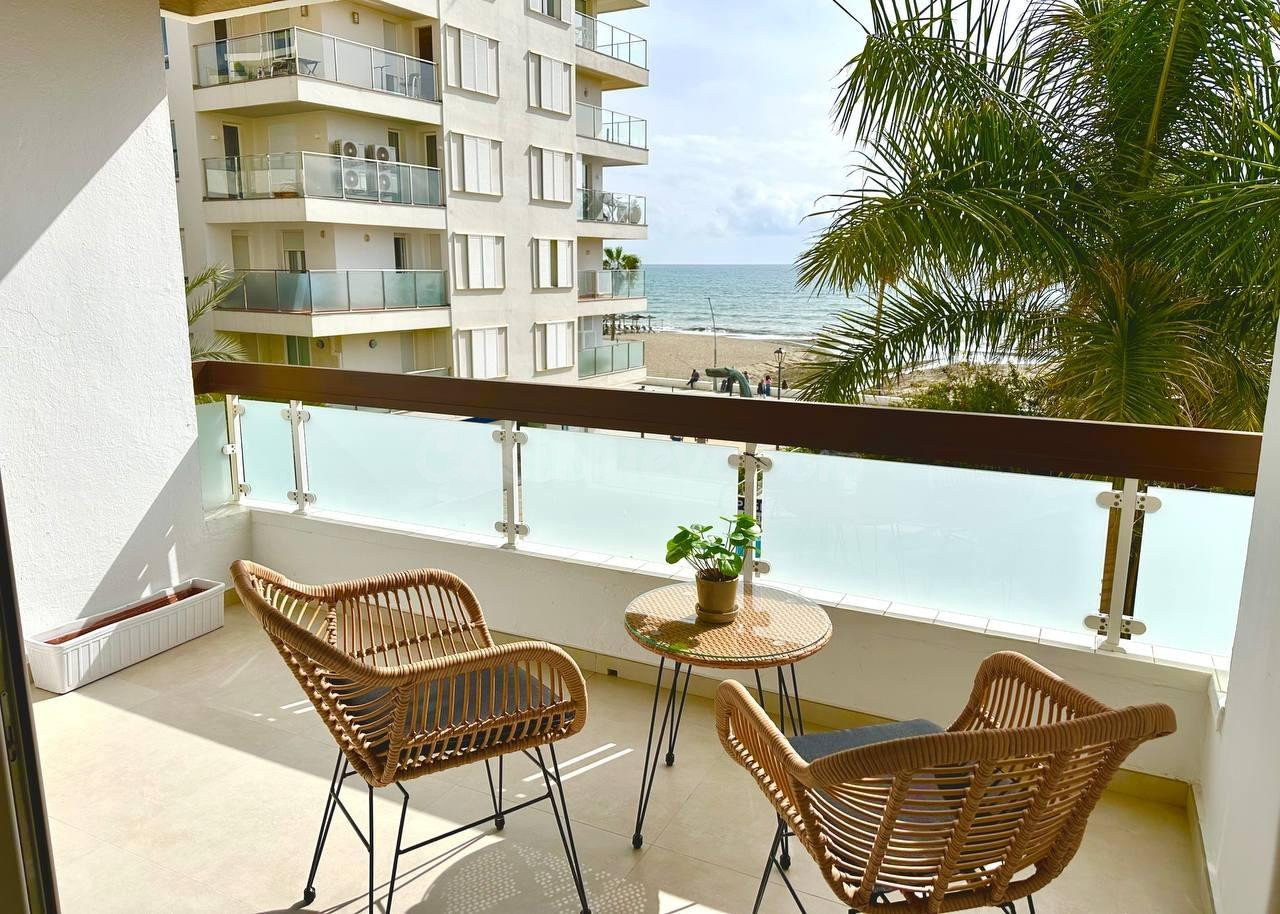 Piso en alquiler en 1º línea de playa de Estepona | CABANILL