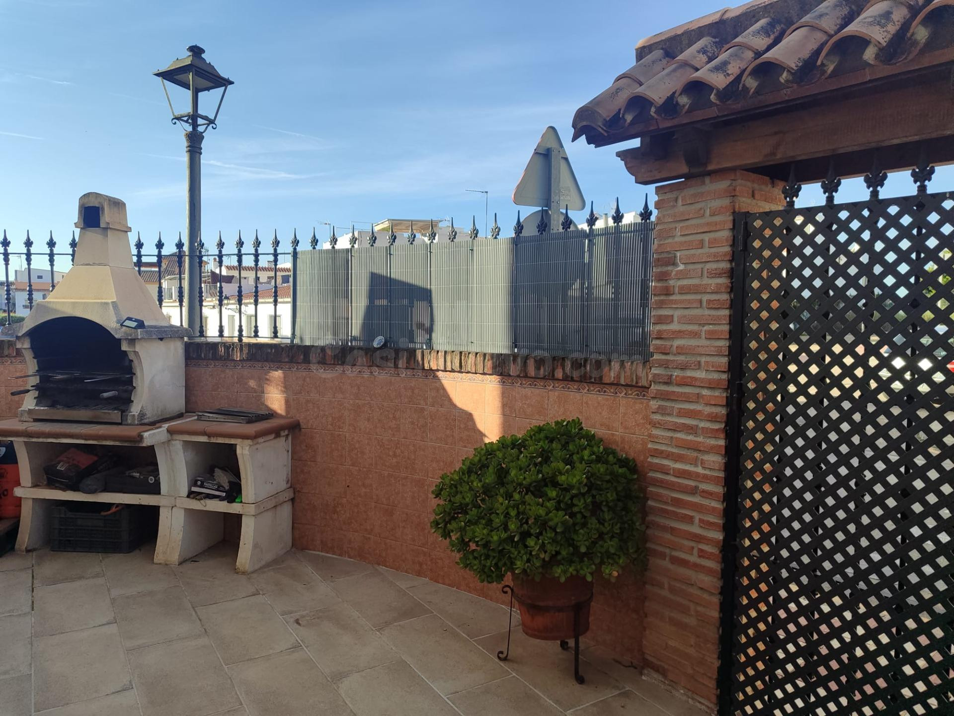 ¡Oportunidad única en Cancelada, Estepona! Chalet adosado en - foto 3