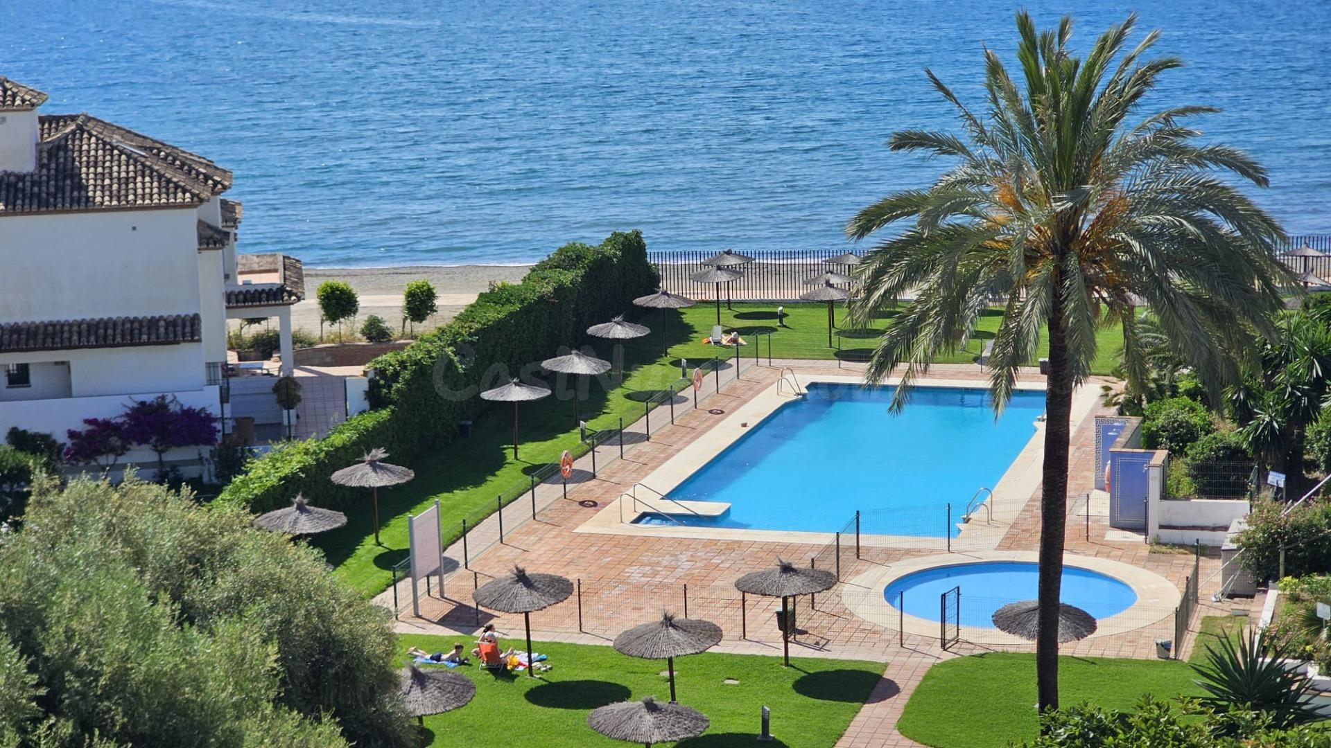 Exclusivo piso en primera línea de playa con vistas al mar