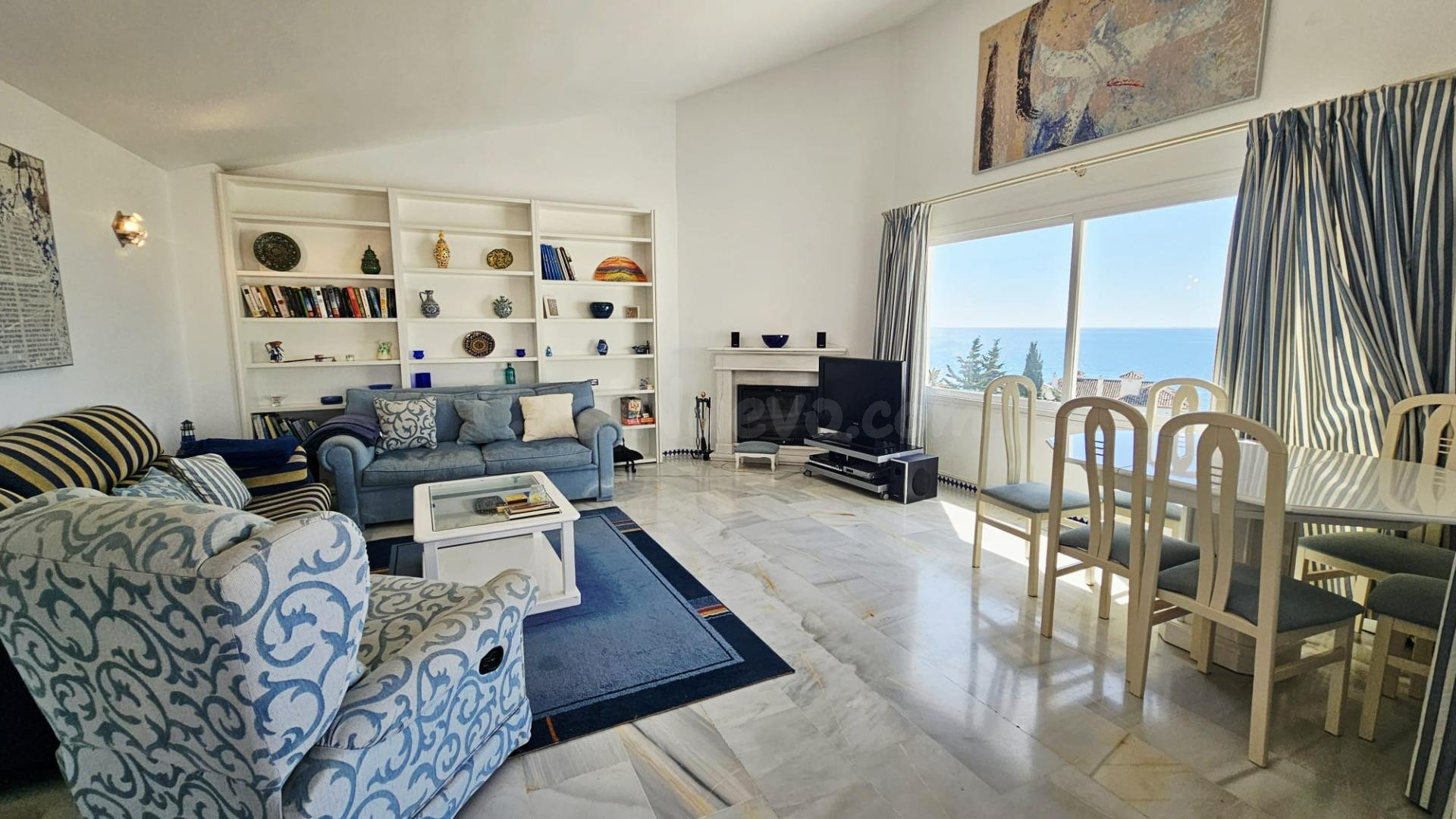 Exclusivo piso en primera línea de playa con vistas al mar - foto 2