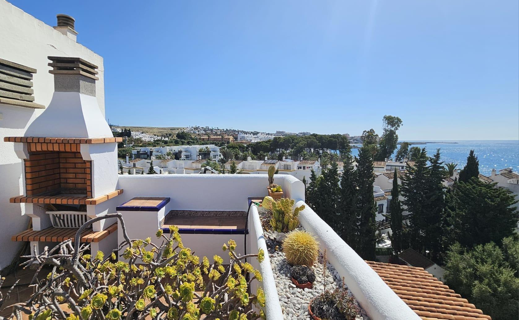 Exclusivo piso en primera línea de playa con vistas al mar - foto 3