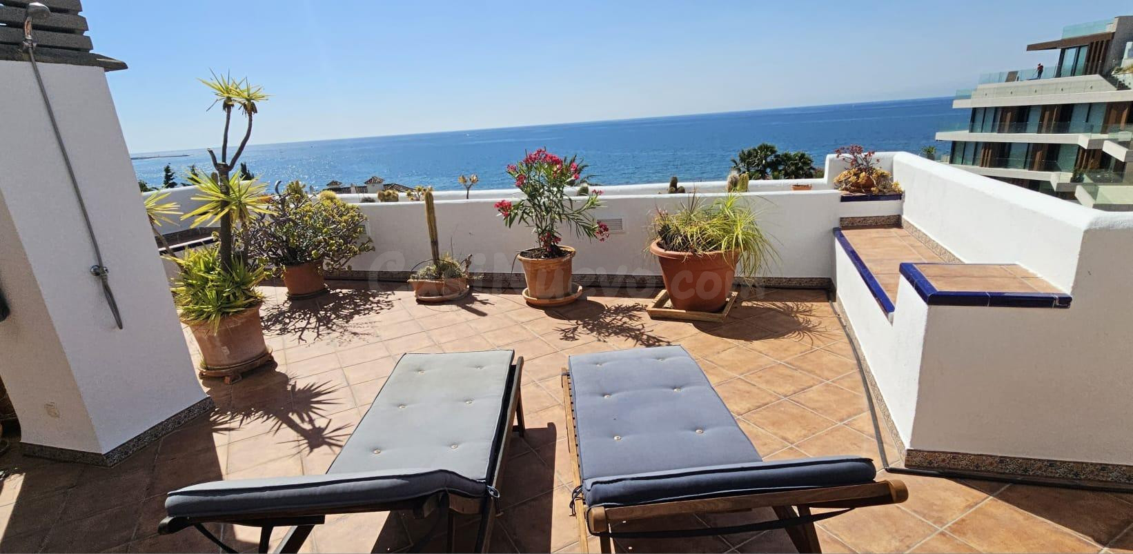 Exclusivo piso en primera línea de playa con vistas al mar - foto 4
