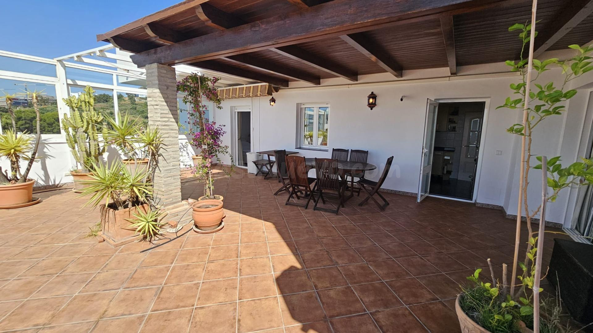 Exclusivo piso en primera línea de playa con vistas al mar - foto 5