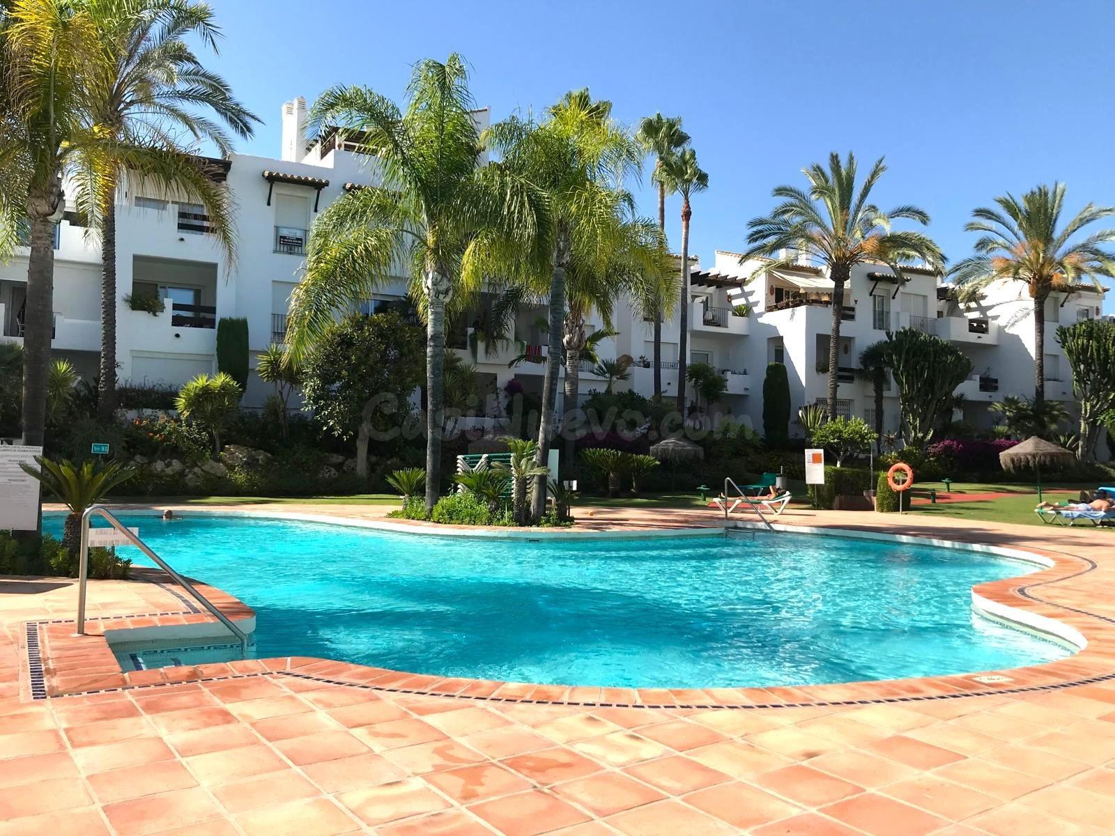 Apartamento a reformar en venta en Estepona | CABANILLAS REAL ESTATE