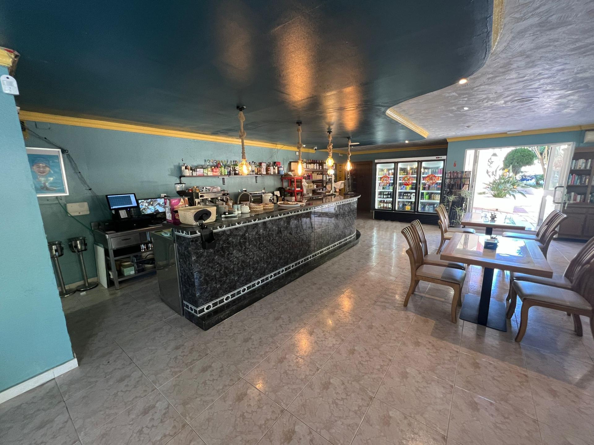 Local Comercial en venta, zona Puerto de Estepona | CABANILL - foto 2