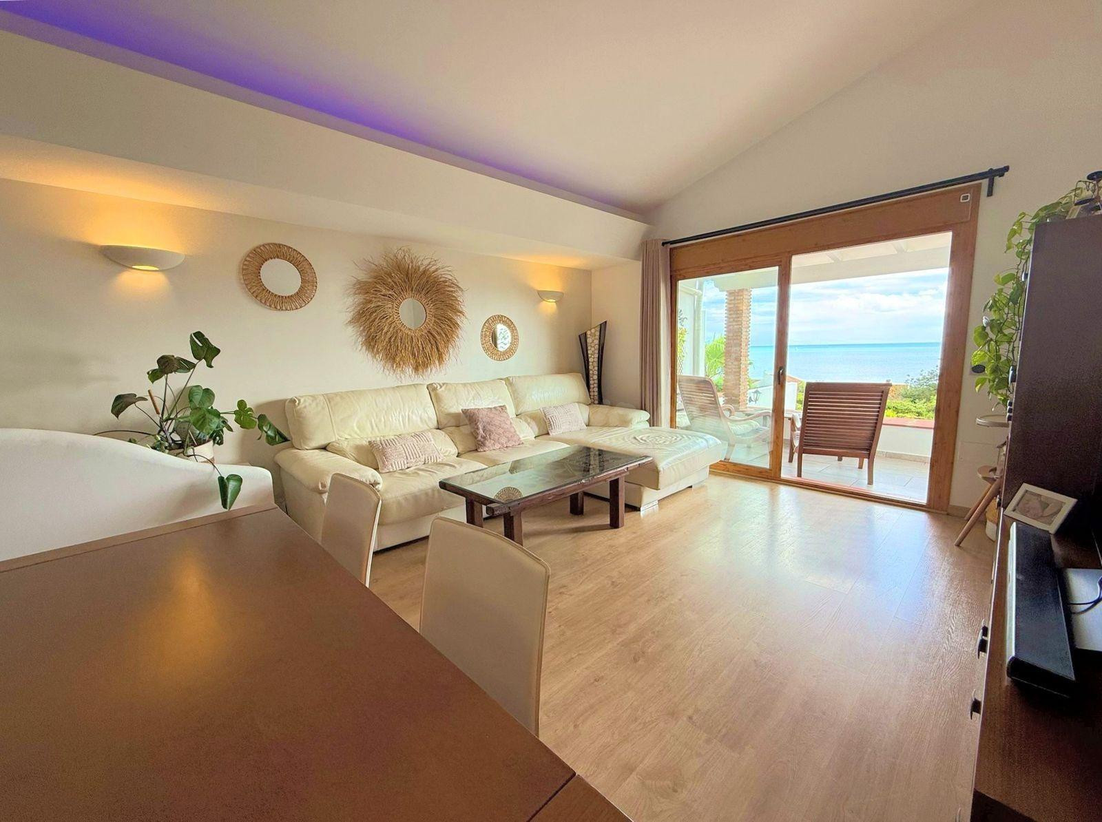Villa pareada en primera línea de mar en Bahía Dorada a 10 m - foto 3