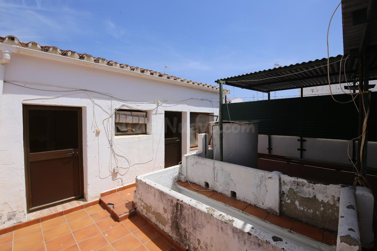 Casa de Pueblo 212m2 de 9 habitaciones con Gran Patio y Dobl - foto 3