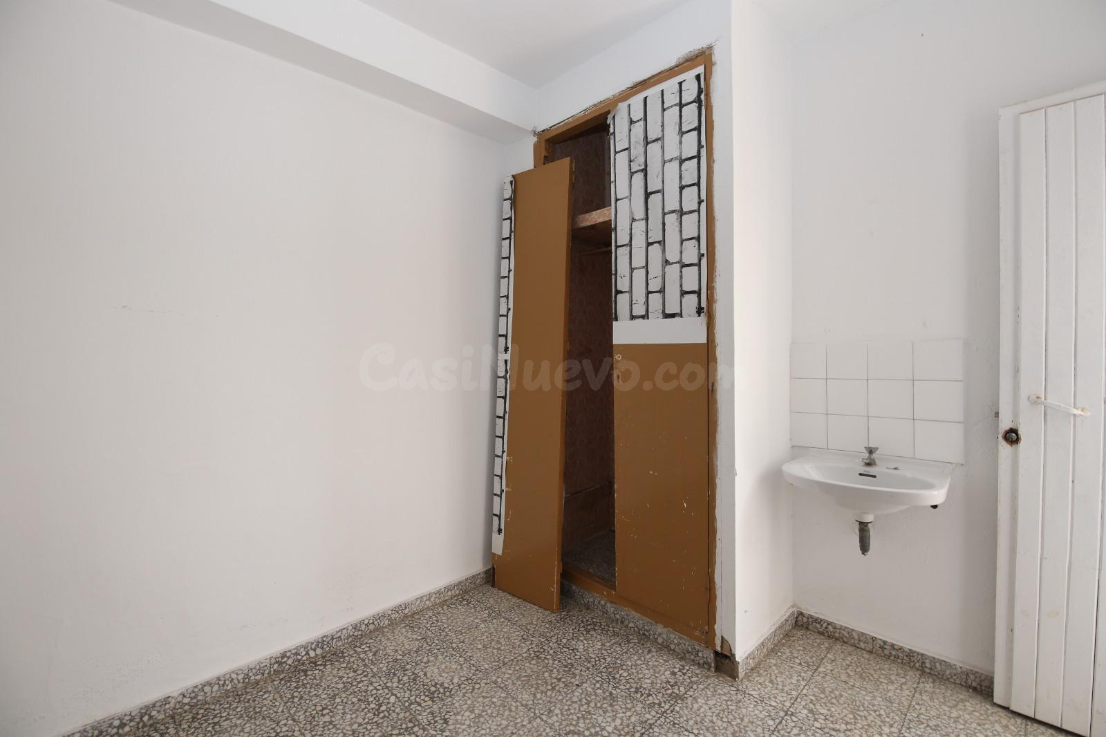 Casa de Pueblo 212m2 de 9 habitaciones con Gran Patio y Dobl - foto 5