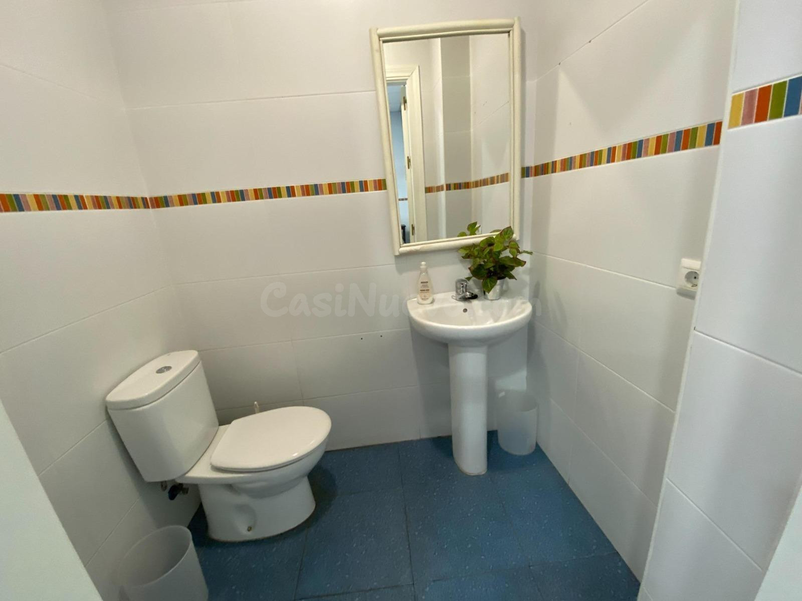 Local Comercial en zona transitada en pleno centro | CABANIL - foto 2
