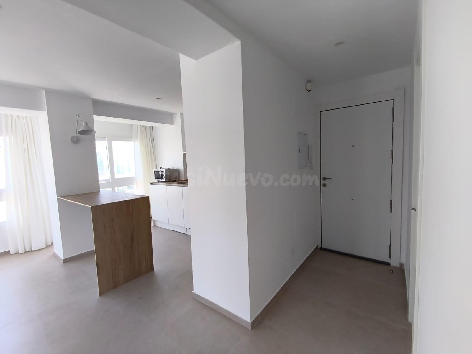 Se alquila apartamento reformado con vistas al mar en el cor - foto 5