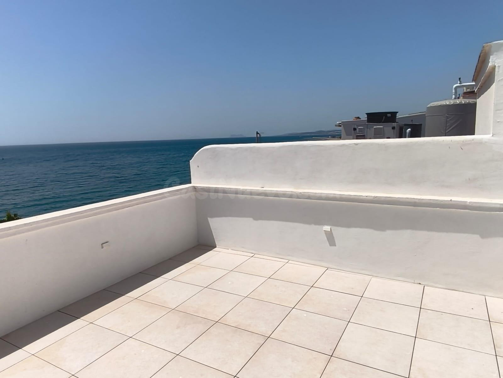 Fabuloso ático en alquiler frontal al mar en Estepona | CABA - foto 5