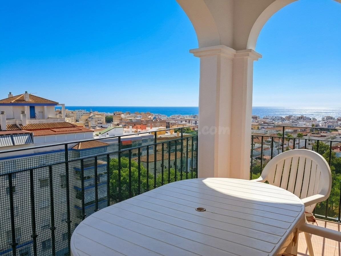 Gran piso muy luminoso  de 3 dormitorios con vistas al mar en Estepona | CABANILLAS REAL ESTATE