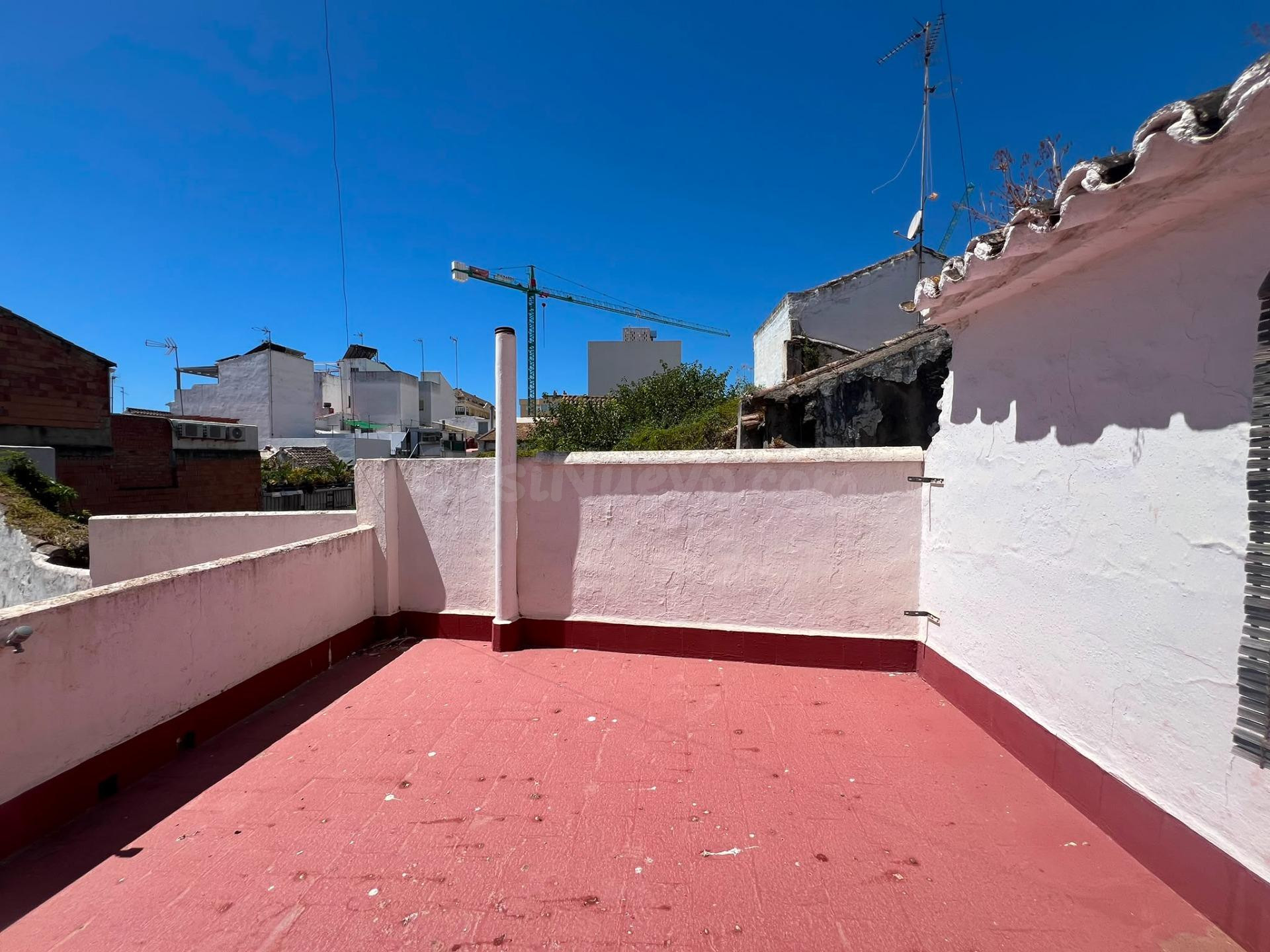 Magnífica casa de pueblo con gran potencial de inversión en el corazón de Estepona | CABANILLAS REAL ESTATE