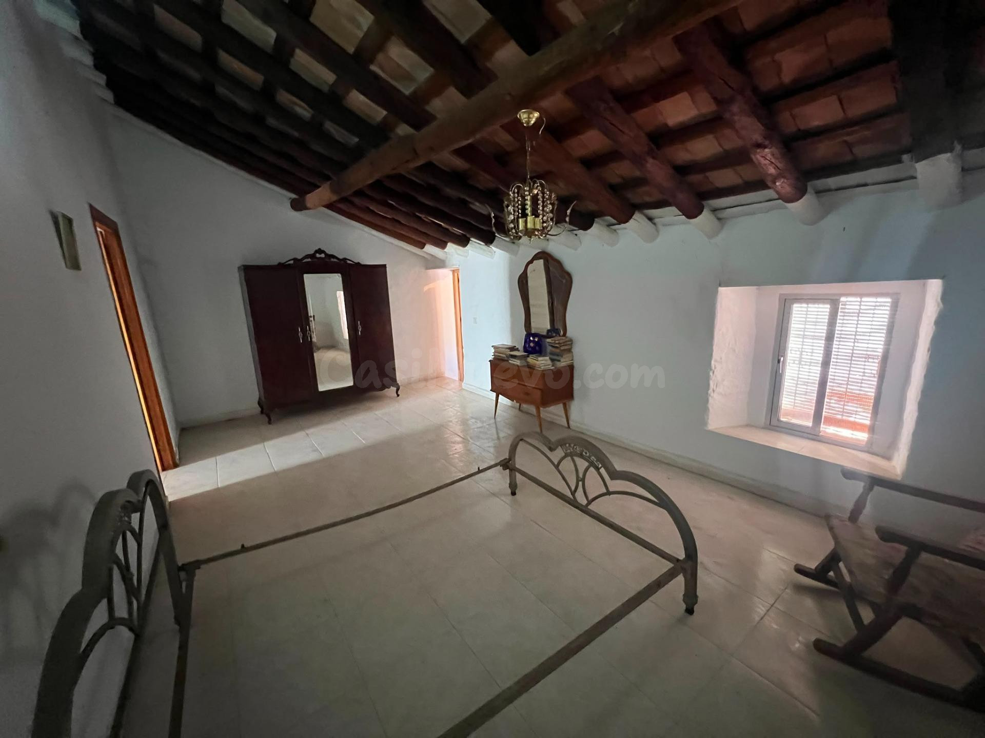Magnífica casa de pueblo con gran potencial de inversión en  - foto 4