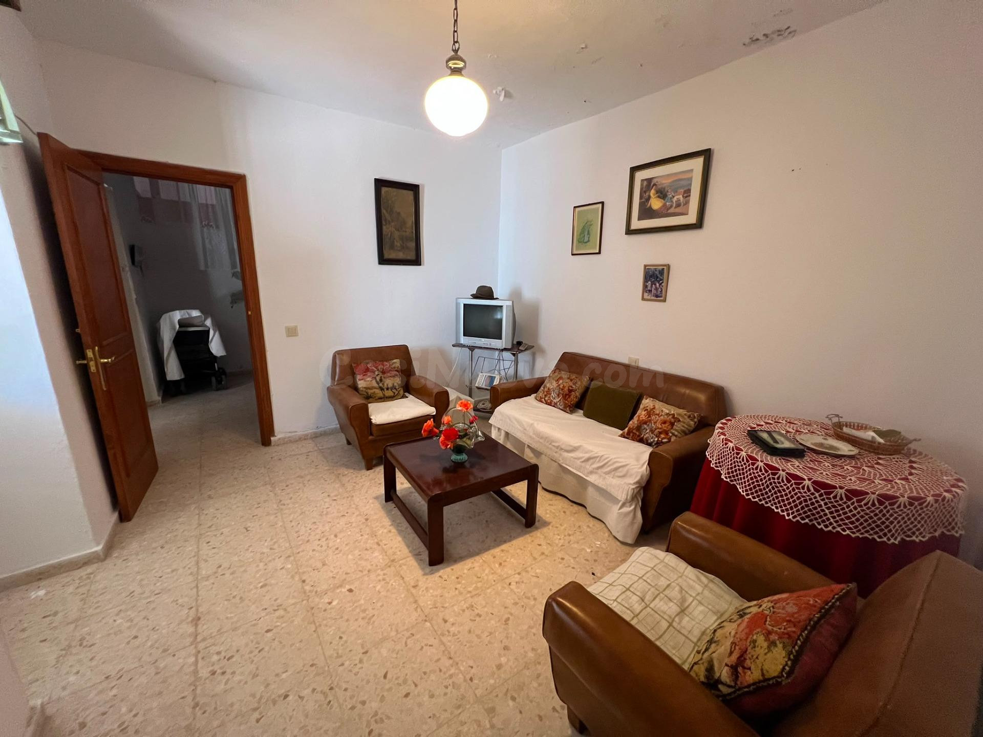 Magnífica casa de pueblo con gran potencial de inversión en  - foto 5