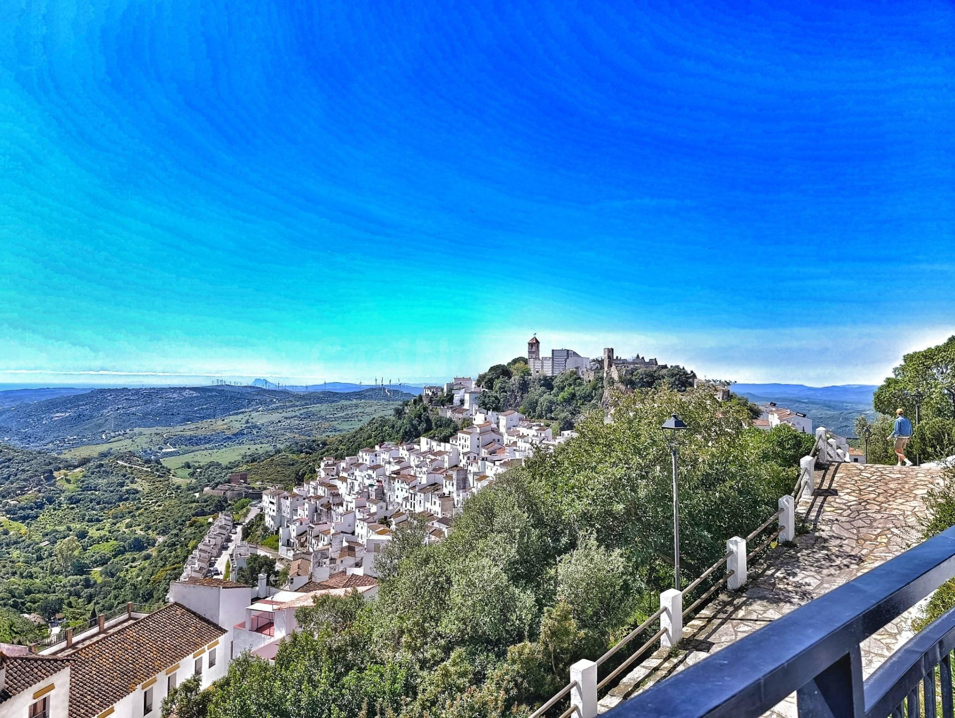 Casa de Pueblo de 300m2 a Reformar en Casares con 4 dormitor