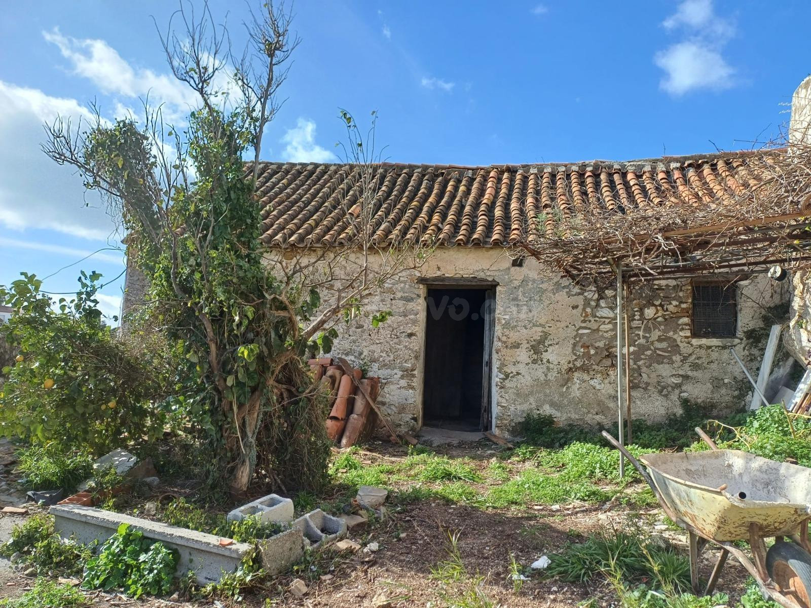 Casa de Pueblo de 300m2 a Reformar en Casares con 4 dormitor - foto 2