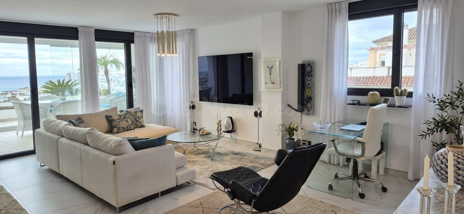 Ático reformado en pleno centro de Estepona de 214m2 con 3 d - foto 3