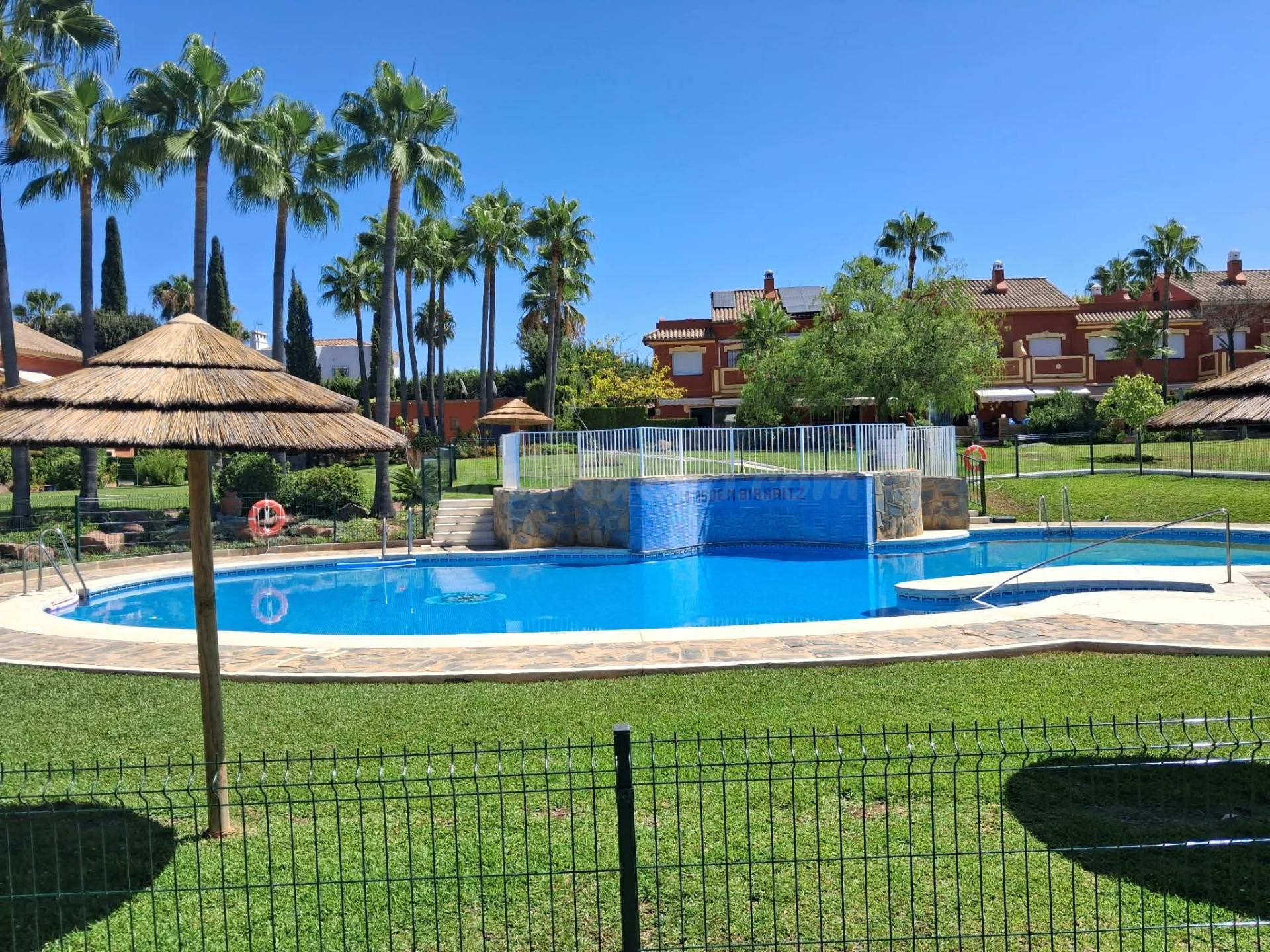 Magnífico Chalet Adosado en Alquiler de tres dormitorios en Monte Biarritz | CABANILLAS REAL ESTATE