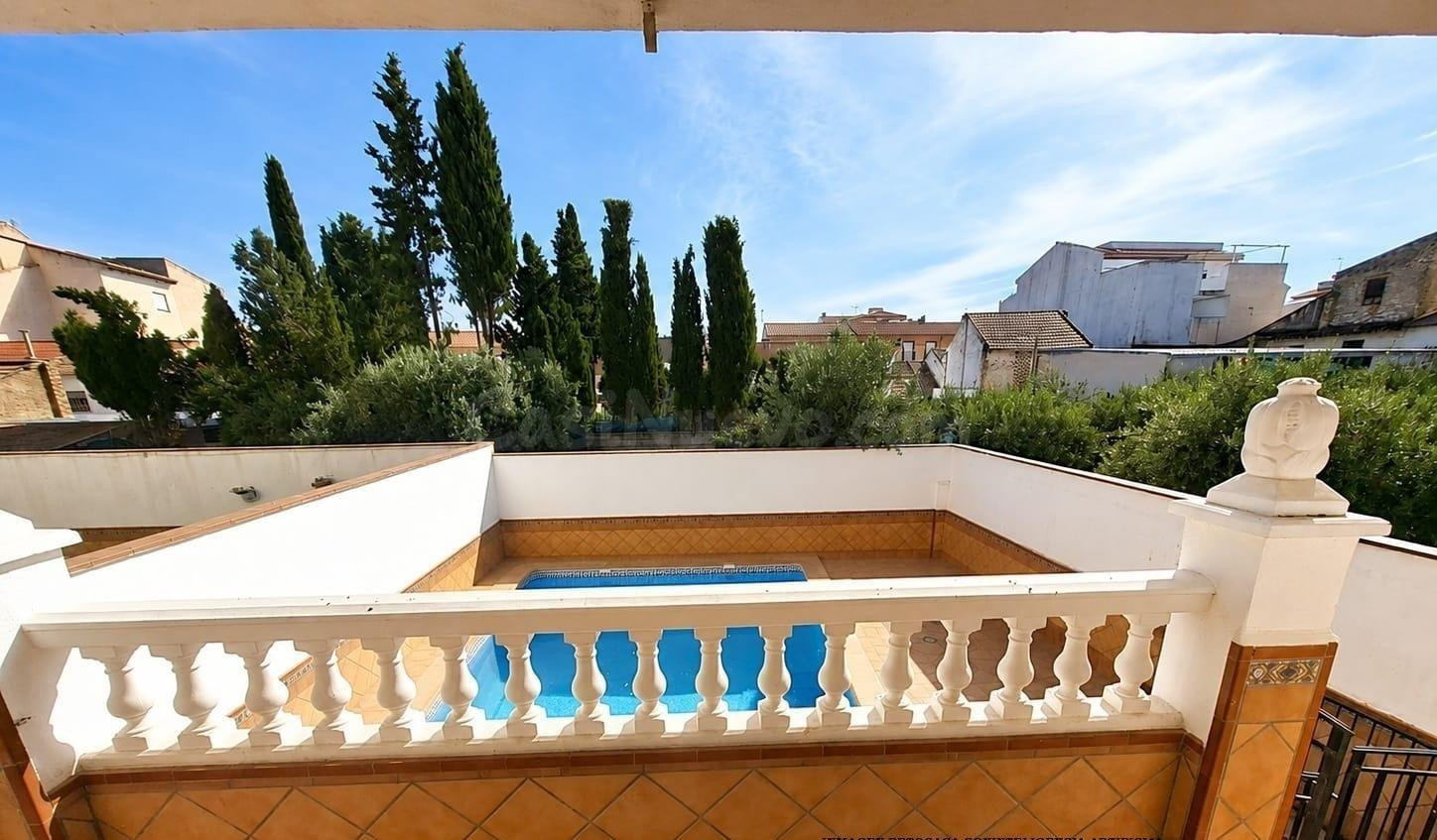 Magnífica Casa Pareada en Hijar con Piscina Privada y Amplio - foto 3