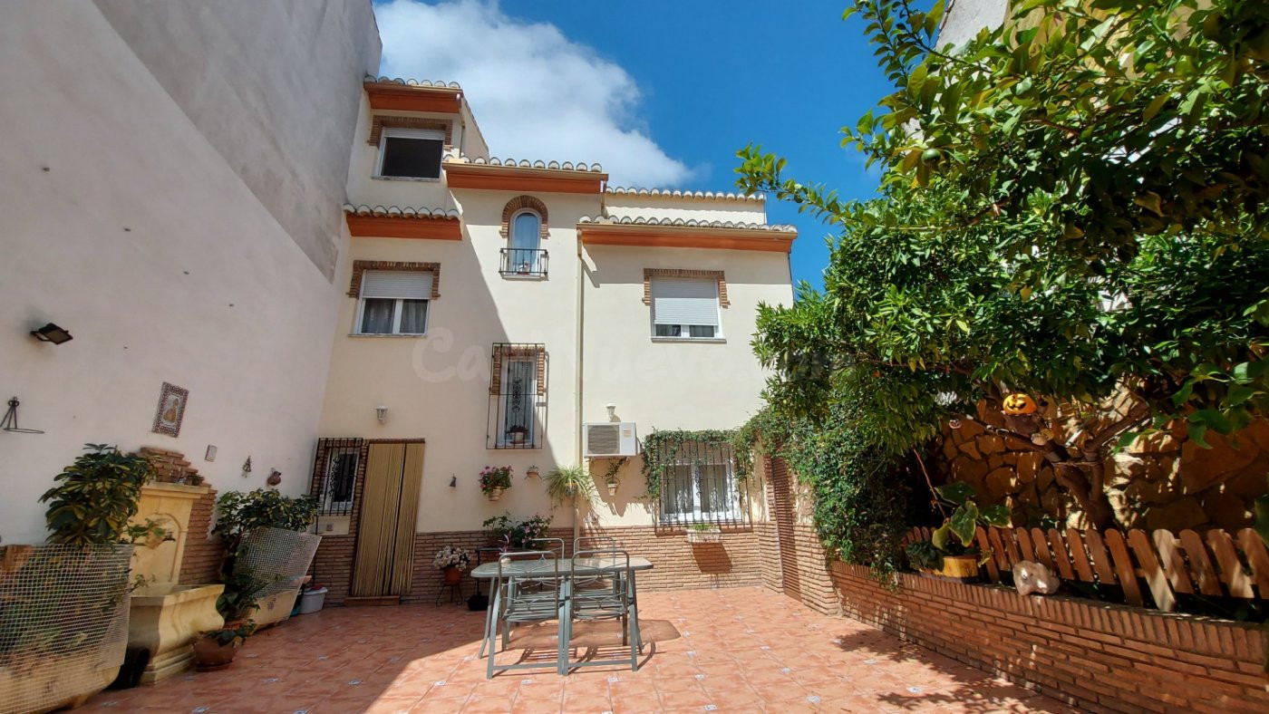 Gran adosado con 3 habitaciones y varias estancias de usos m
