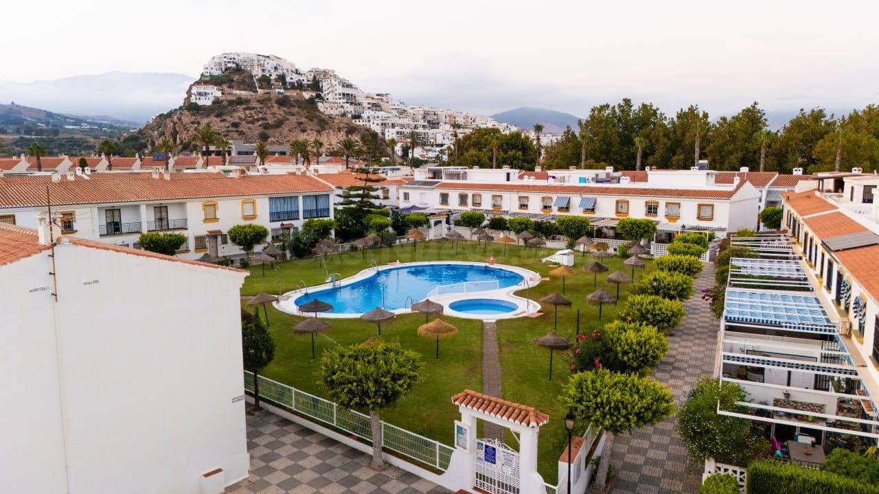 CASA EN SEGUNDA LÍNEA DE PLAYA, URBANIZACIÓN MARE NOSTRUM - foto 2