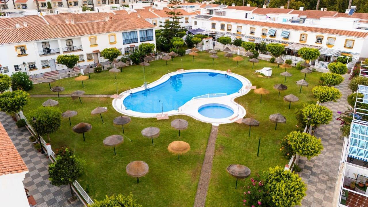 CASA EN SEGUNDA LÍNEA DE PLAYA, URBANIZACIÓN MARE NOSTRUM - foto 3