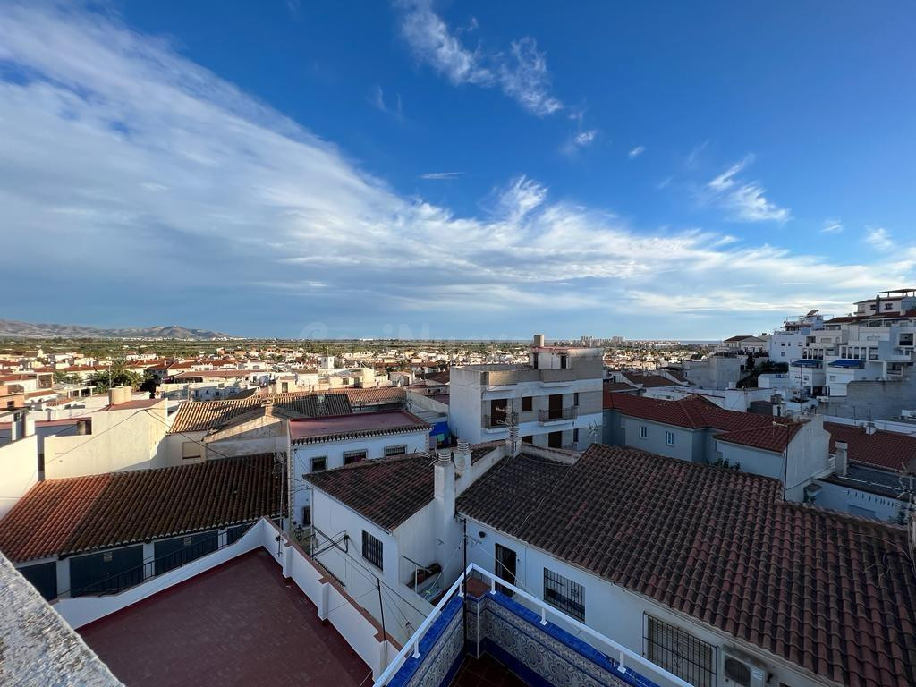 ¡Casa Única con Encanto en el Corazón de Salobreña! ✨ - foto 4