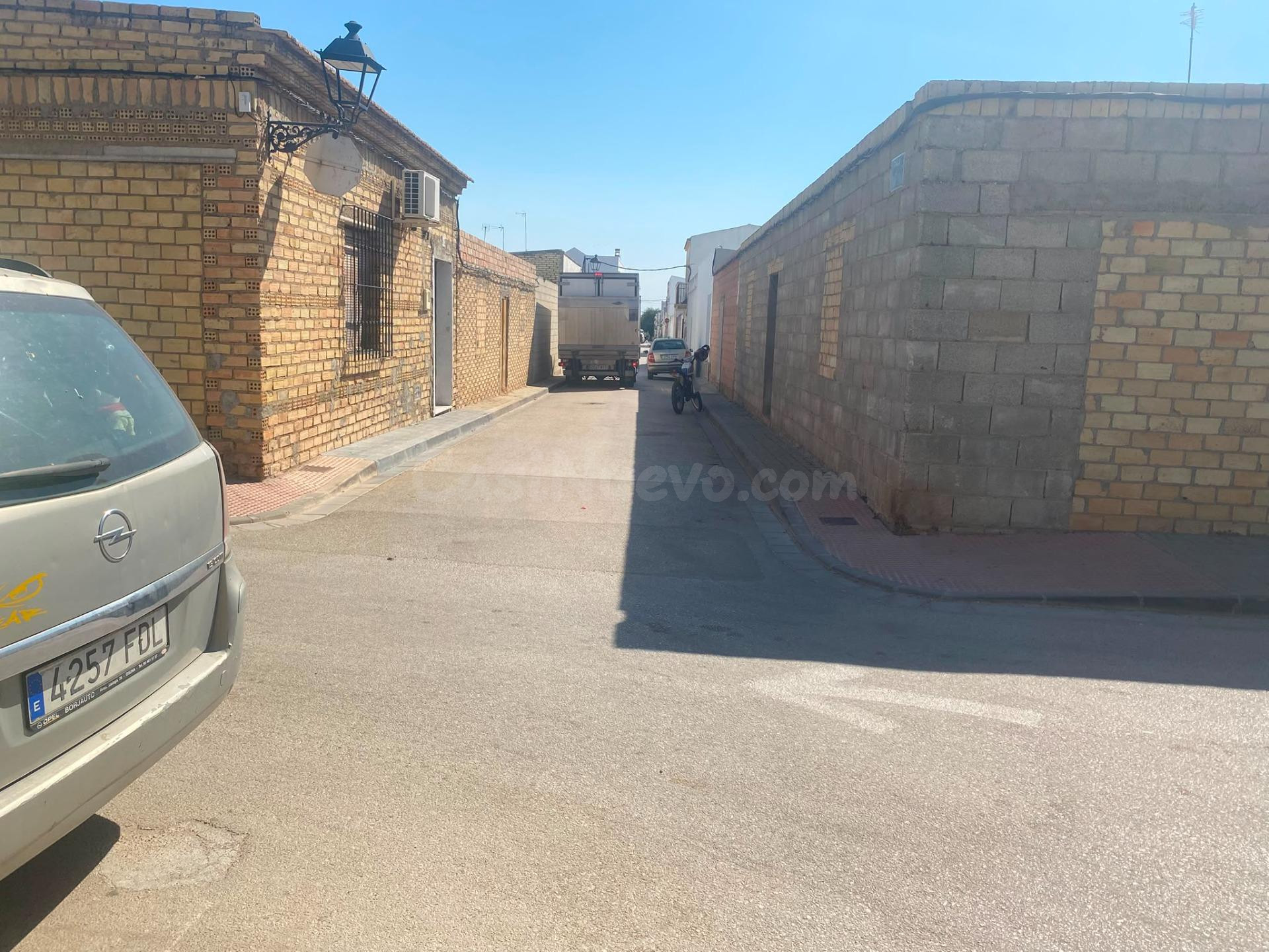 SOLAR EN ESQUINA EN VENTA – LA LANTEJUELA - foto 2