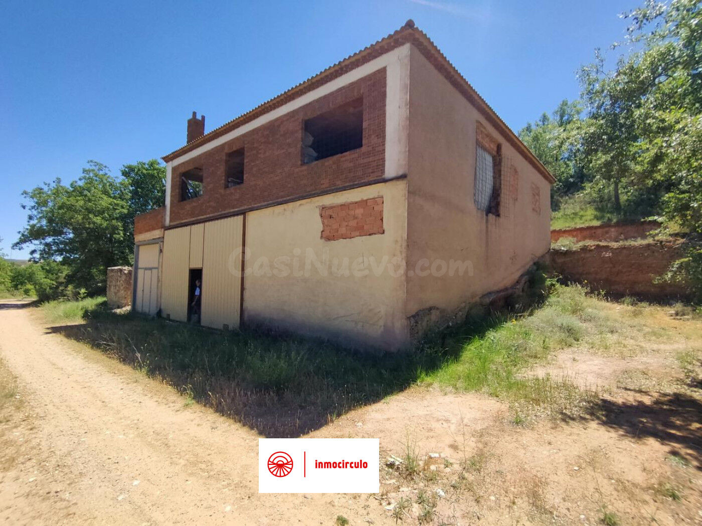 casa a medio construir sobre finca de 18.000 metros - foto 2