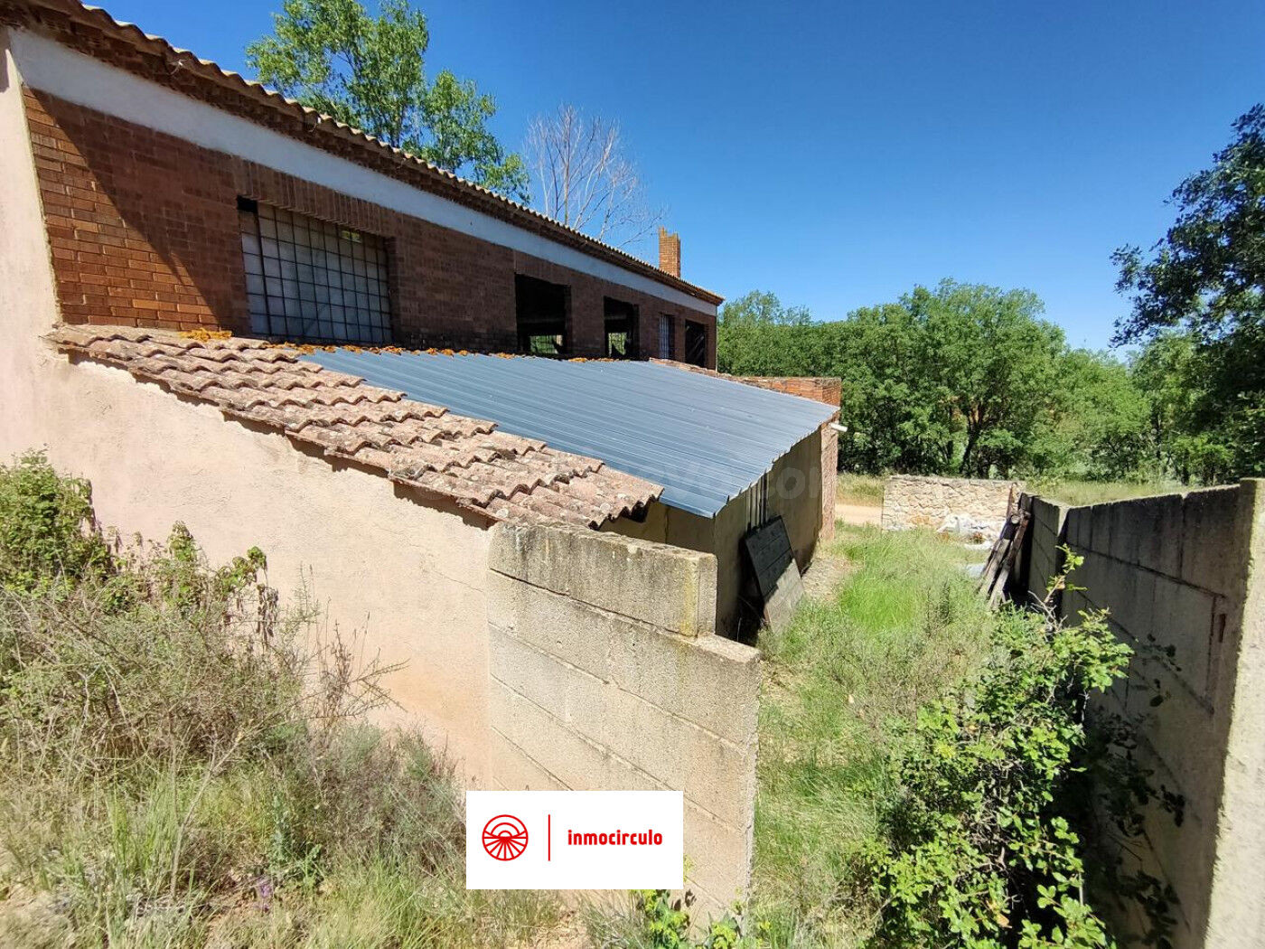 casa a medio construir sobre finca de 18.000 metros - foto 3