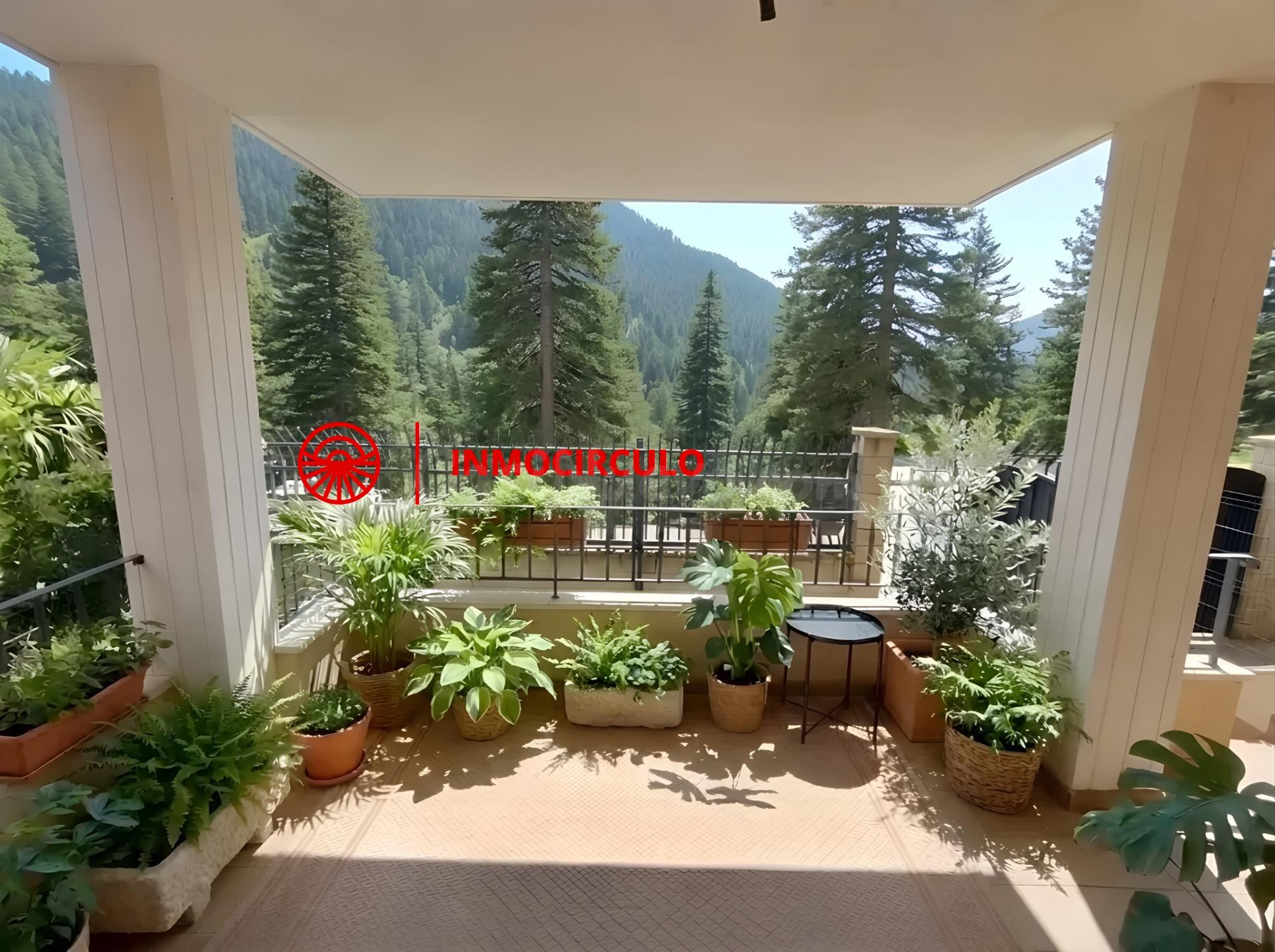 Exclusivo Chalet Pareado Junto al HUBU: Tu Oasis Urbano en B