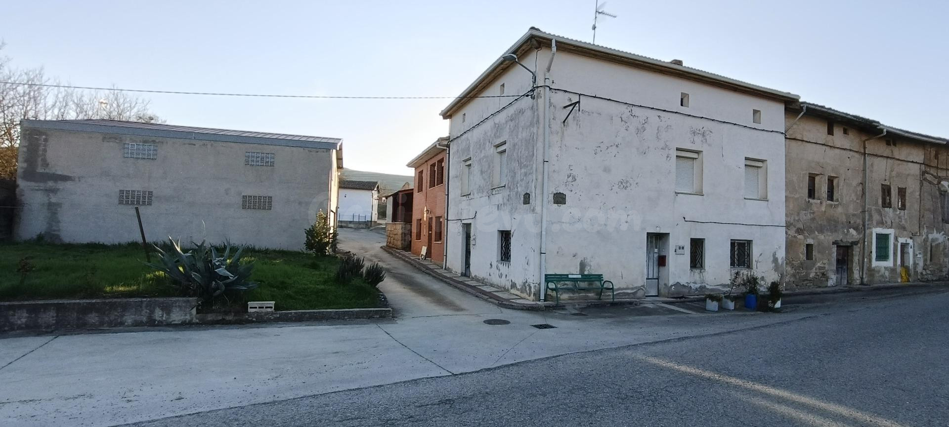 Ven a vivir donde el aire es puro y la tranquilidad es la no - foto 3