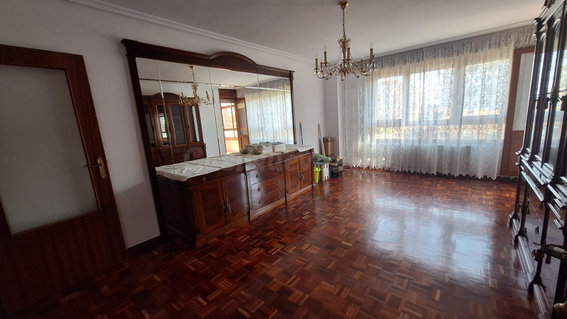 Piso 4 dormitorios G-3. Oportunidad - foto 2
