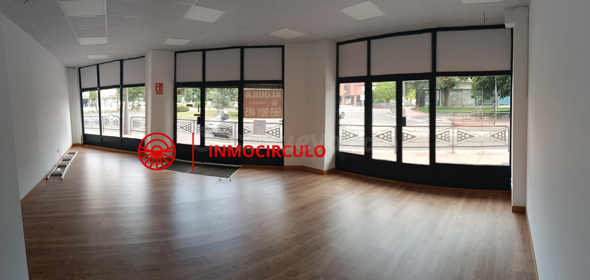 ¡Tu negocio merece este escaparate! Local premium en zona es - foto 2