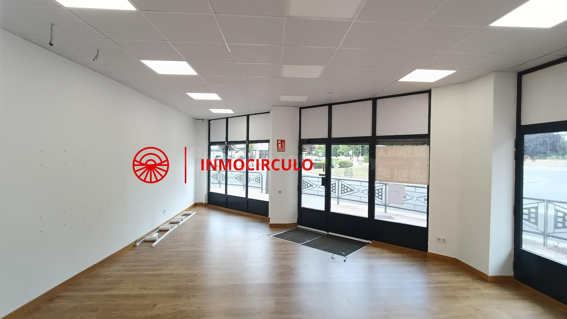 ¡Tu negocio merece este escaparate! Local premium en zona es - foto 5