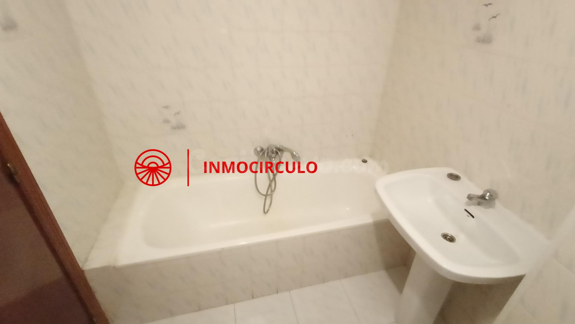 ¡Tu Nuevo Hogar Espera! Acogedor Piso de Dos Dormitorios - foto 4