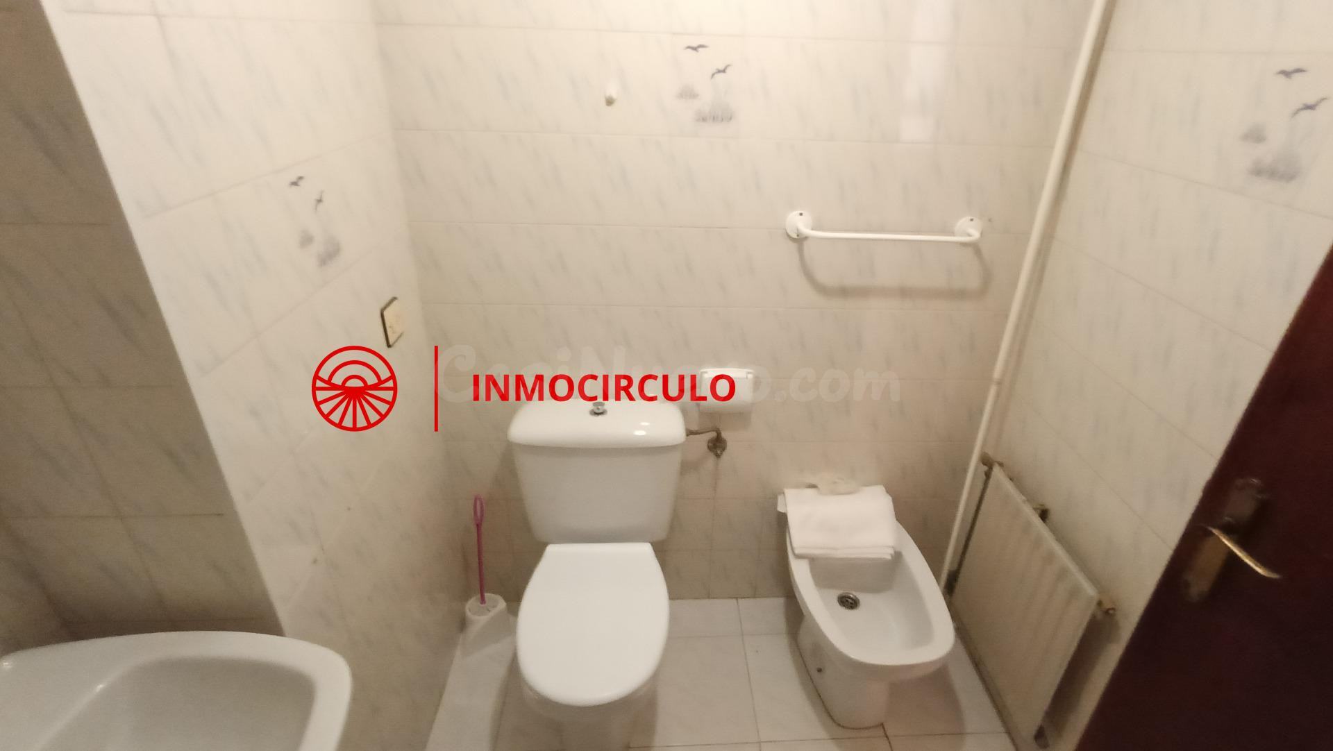 ¡Tu Nuevo Hogar Espera! Acogedor Piso de Dos Dormitorios - foto 5
